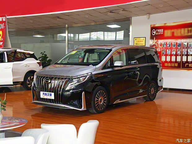 广汽乘用车 传祺M8 2021款 大师系列 390T 四座荣耀版
