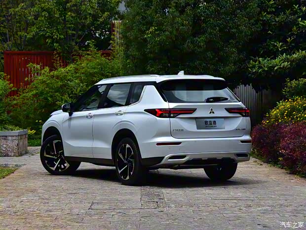 广汽三菱 欧蓝德 2022款 1.5T CVT四驱高配版 7座 广汽三菱 欧蓝德 2022款 1.5T CVT四驱高配版 7座