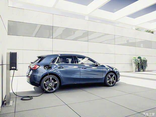 奔驰(进口) 奔驰A级新能源(进口) 2020款 A 250 e 奔驰(进口) 奔驰A级新能源(进口) 2020款 A 250 e