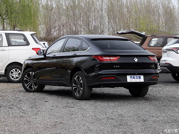 上汽通用五菱 新寶駿RC-6 2019款 1.5T CVT 24小時在線旗艦型