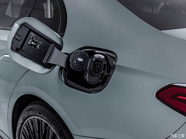 奔馳(進(jìn)口) 奔馳E級新能源(進(jìn)口) 2024款 E 300 e AMG Line 歐洲版