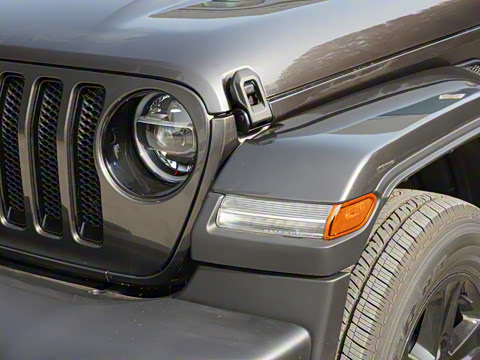 2022款 2.0T 高地四门版 2022款 2.0T 高地四门版