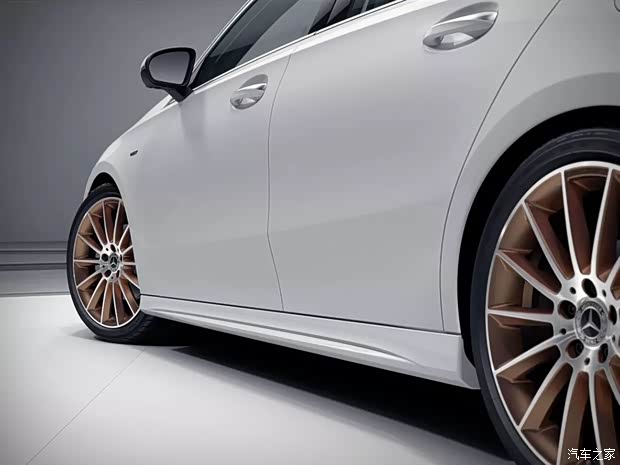 北京奔驰 奔驰A级 2018款 A 200 L 运动轿车先行特别版