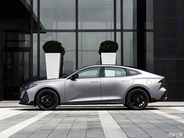 長(zhǎng)安汽車 長(zhǎng)安UNI-V 2022款 2.0T 運(yùn)動(dòng)版