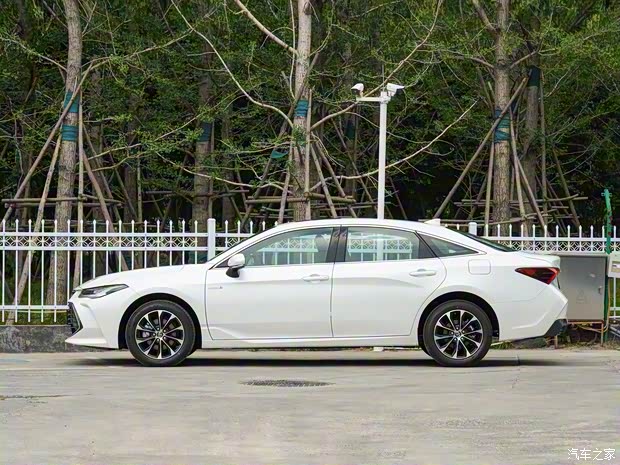 一汽豐田 亞洲龍 2023款 雙擎 2.5L XLE進(jìn)取版