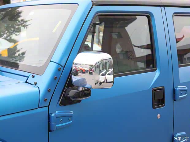 北京越野 北京BJ40 2023款 2.0D 自動四驅(qū)刀鋒英雄版?zhèn)b客型