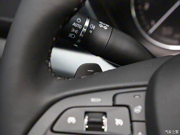 上汽通用凱迪拉克 凱迪拉克XT4 2023款 28T 兩驅(qū)尊貴型