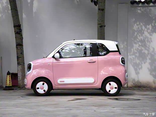 一汽奔腾 奔腾小马 2023款 公主版试装车 一汽奔腾 奔腾小马 2023款 公主版试装车