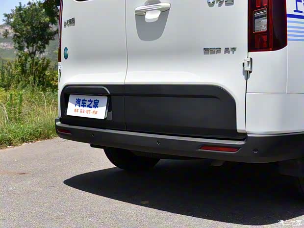 上汽大通 上汽大通MAXUS 新途V70 2023款 2.0T 精英版 自動(dòng)短軸低頂 5/6座