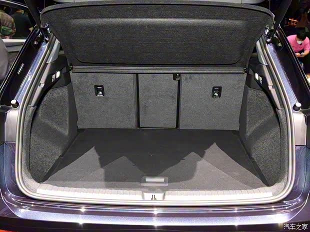 一汽-大众奥迪 奥迪Q4 e-tron 2022款 50 e-tron quattro 一汽-大众奥迪 奥迪Q4 e-tron 2022款 50 e-tron quattro