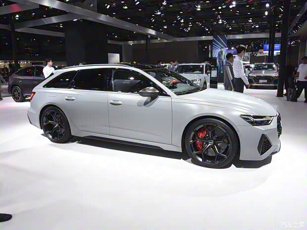 Audi Sport 奥迪RS 6 2023款 RS 6 Avant Performance 欧洲版