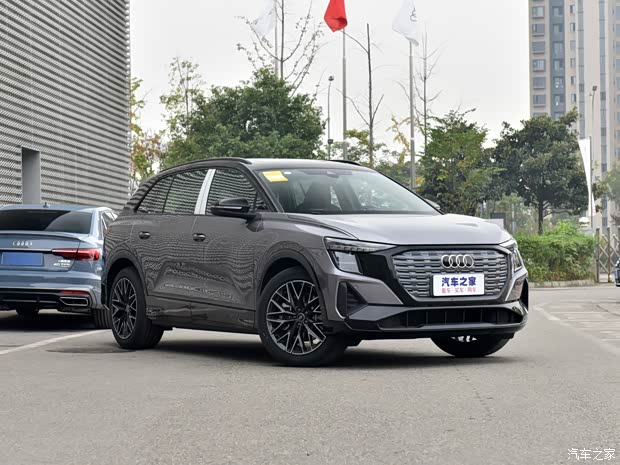 上汽奥迪 奥迪Q5 e-tron 2022款 40 e-tron 星耀型 机甲套装 上汽奥迪 奥迪Q5 e-tron 2022款 40 e-tron 星耀型 机甲套装