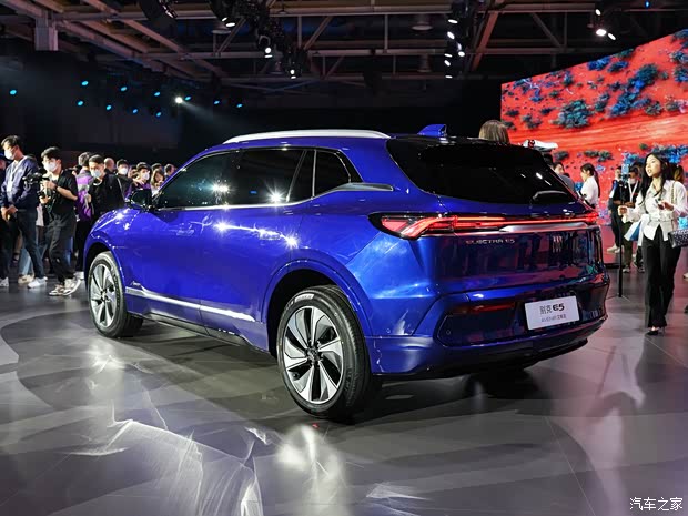 上汽通用别克 别克E5 2023款 艾维亚四驱版 