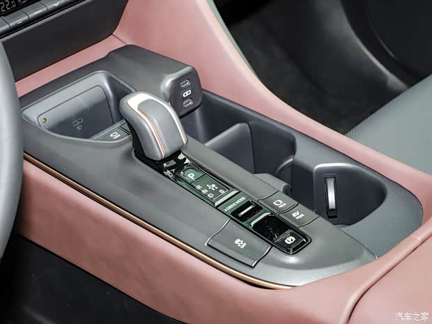 豐田(進口) 皇冠(進口) 2023款 雙擎 2.5L SportCross