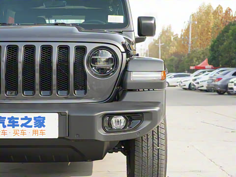 2022款 2.0T 高地四门版 2022款 2.0T 高地四门版