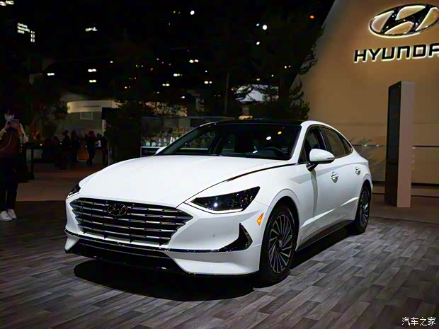 现代(进口) 索纳塔(进口) 2022款 N Line 暗夜版 现代(进口) 索纳塔(进口) 2022款 N Line 暗夜版