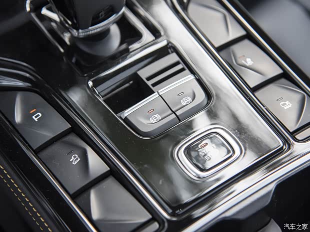 一汽奔騰 奔騰T77 2022款 基本型