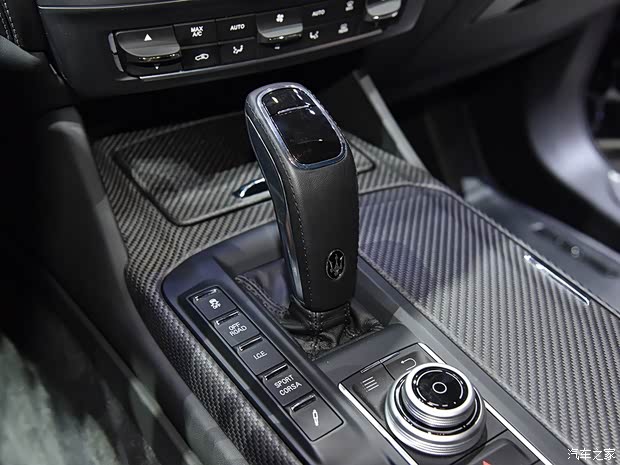 玛莎拉蒂 Levante 2019款 3.8T Trofeo版