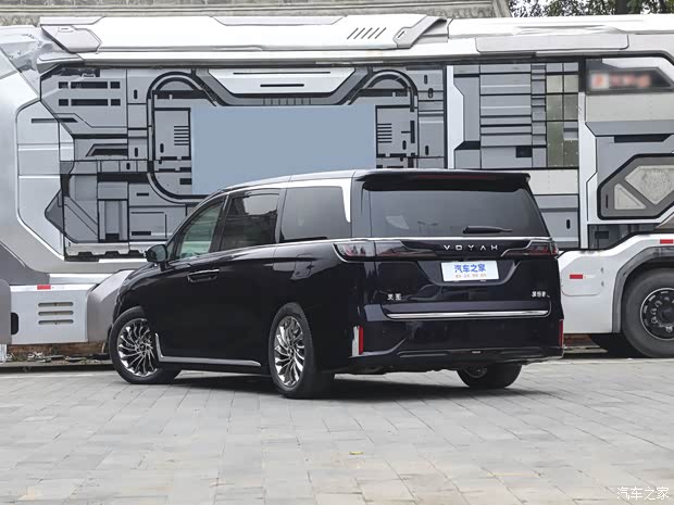 岚图汽车 梦想家 2024款 PHEV 超长续航旗舰版