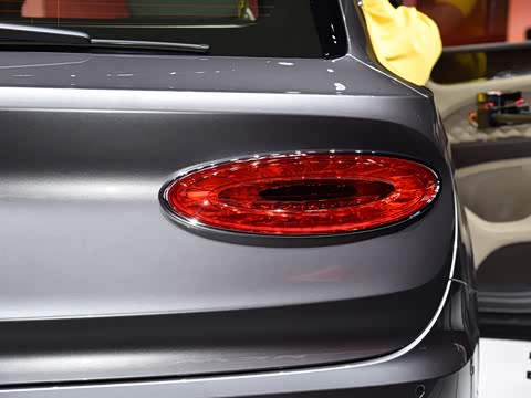 2021款 4.0T V8 First Edition 限量版 2021款 4.0T V8 First Edition 限量版