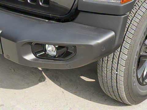 2022款 2.0T 高地四门版 2022款 2.0T 高地四门版