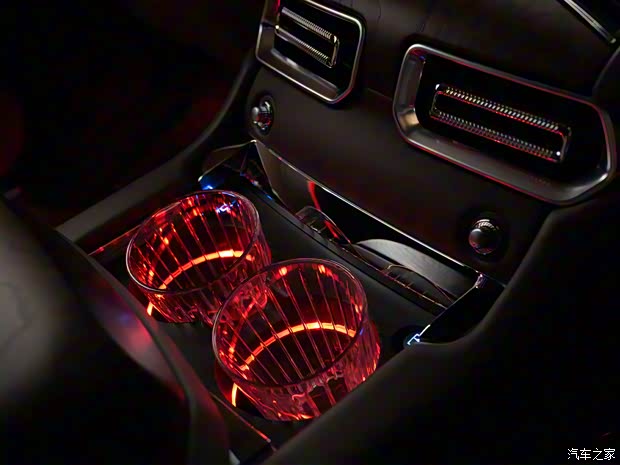 Aurus Komendant 2022款 基本型 Aurus Komendant 2022款 基本型