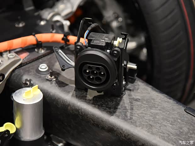 兰博基尼 Revuelto 2023款 基本型