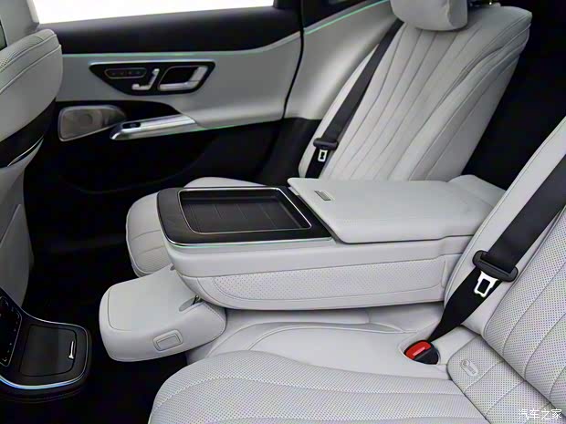 北京奔驰 奔驰E级 2024款 E 300 L 尊贵运动型 北京奔驰 奔驰E级 2024款 E 300 L 尊贵运动型