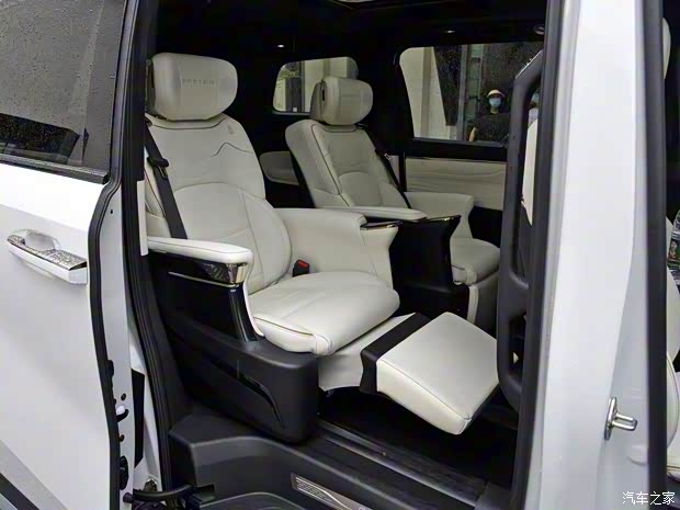 廣汽乘用車(chē) 傳祺M8 2023款 宗師系列 400T 自動(dòng)旗艦