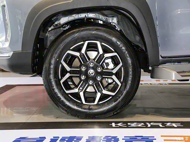 長(zhǎng)安汽車 長(zhǎng)安覽拓者 2023款 2.0T自動(dòng)四驅(qū)汽油旗艦型標(biāo)箱