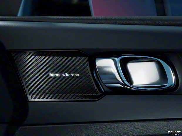 沃尔沃(进口) 沃尔沃C40 2021款 基本型 沃尔沃(进口) 沃尔沃C40 2021款 基本型