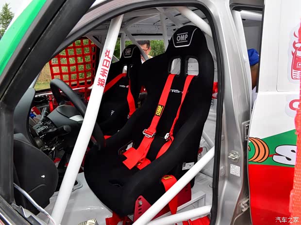 鄭州日產(chǎn) 納瓦拉 2017款 2.5L手動四驅(qū)旗艦版QR25