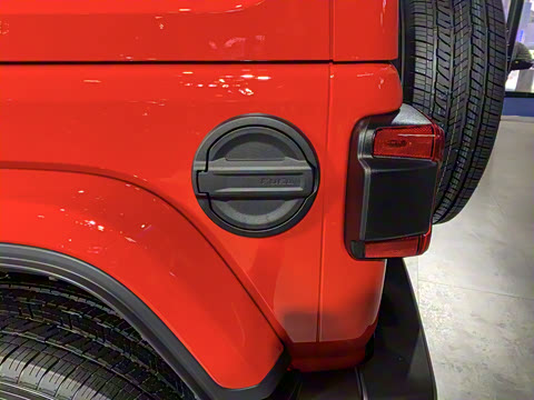 2022款 2.0T 高地四门版 2022款 2.0T 高地四门版