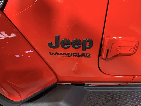 2022款 2.0T 高地四门版 2022款 2.0T 高地四门版