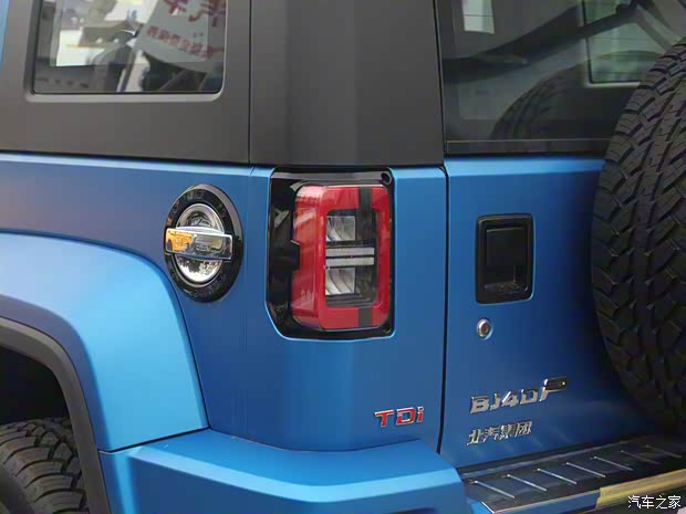 北京越野 北京BJ40 2023款 2.0D 自動四驅(qū)刀鋒英雄版?zhèn)b客型