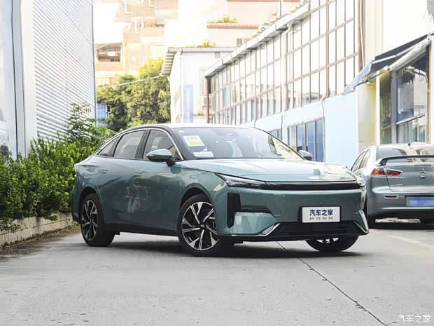 吉利汽车 银河L6 2023款 125km 星舰 吉利汽车 银河L6 2023款 125km 星舰