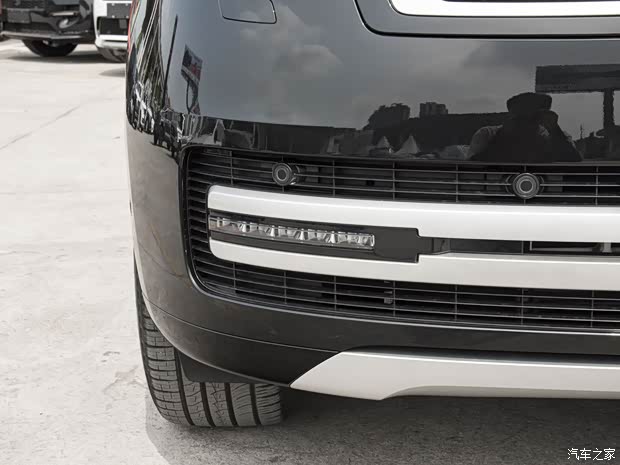 路虎(進(jìn)口) 攬勝 2024款 3.0 L6 400PS 典范加長(zhǎng)版