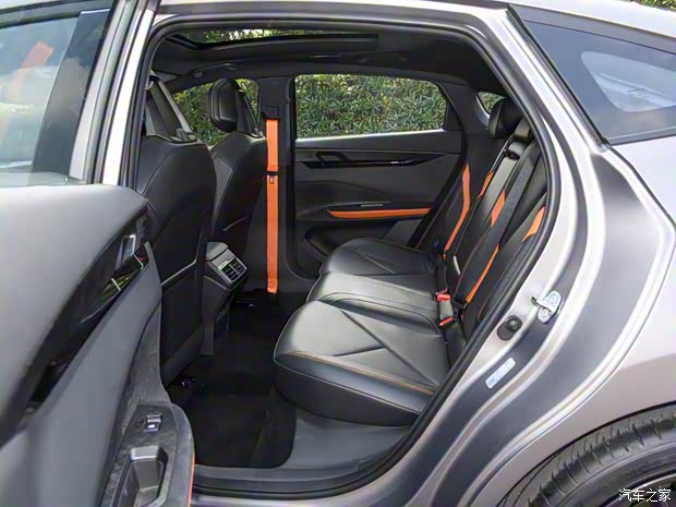 长安汽车 长安UNI-V 2022款 1.5T 运动版 长安汽车 长安UNI-V 2022款 1.5T 运动版