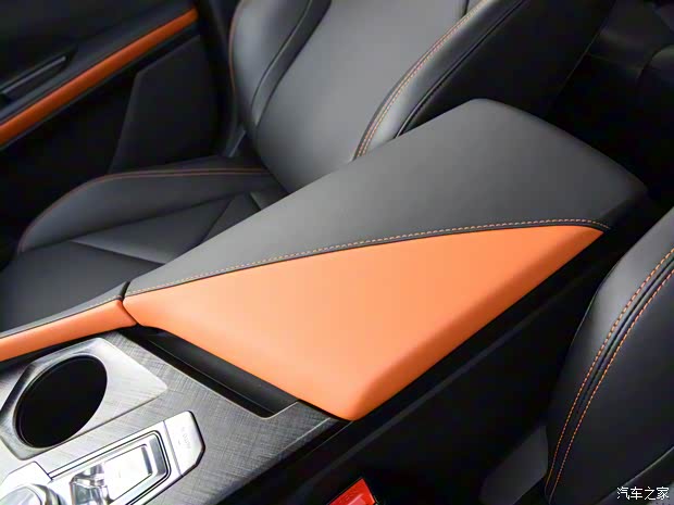 長(zhǎng)安汽車 長(zhǎng)安UNI-V 2022款 基本型