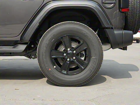 2022款 2.0T 高地四门版 2022款 2.0T 高地四门版