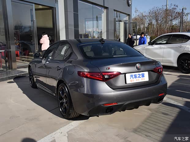 阿尔法·罗密欧 Giulia 2021款 2.0T 280HP Veloce Ti 竞速版