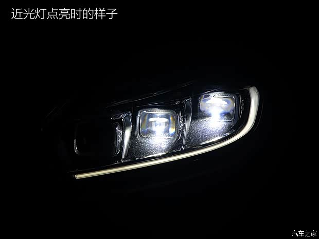 廣汽乘用車 傳祺GS4 2018款 235T 自動(dòng)兩驅(qū)至尊版