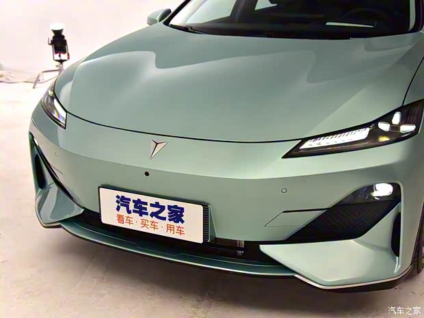 长安深蓝 长安深蓝SL03 2022款 712km 高配纯电版