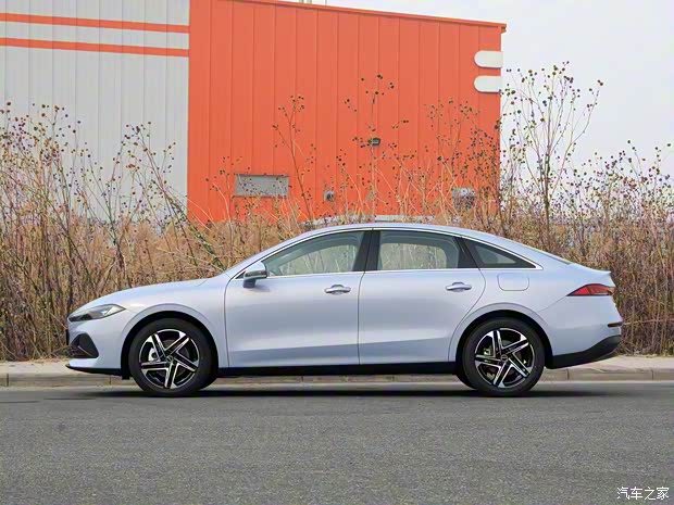 上汽集團 榮威D7 2023款 DMH 125km 超越版 上汽集團 榮威D7 2023款 DMH 125km 超越版