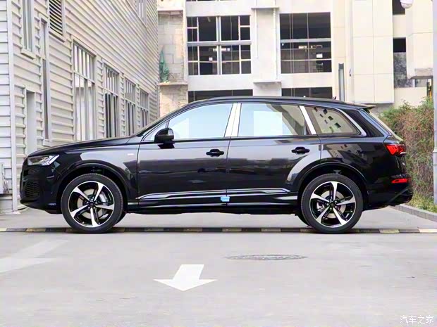 奥迪(进口) 奥迪Q7 2020款 55 TFSI quattro 黑武士专享版