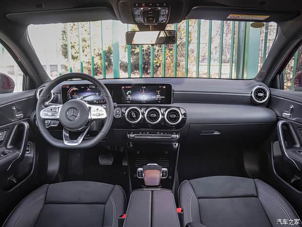 北京奔驰 奔驰A级 2019款 A 200 L 运动轿车 北京奔驰 奔驰A级 2019款 A 200 L 运动轿车