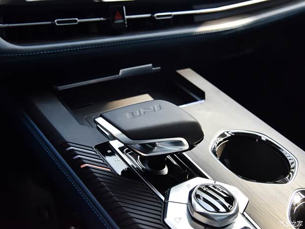 长安汽车 长安UNI-K新能源 2022款 蓝鲸iDD 1.5T 尊贵型