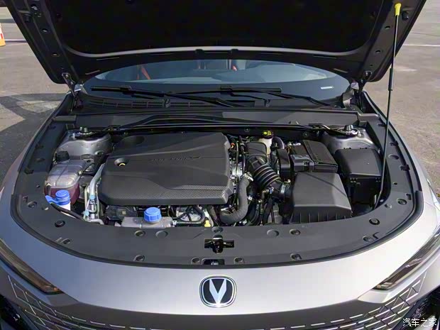 长安汽车 长安UNI-V 2022款 1.5T 运动版 长安汽车 长安UNI-V 2022款 1.5T 运动版