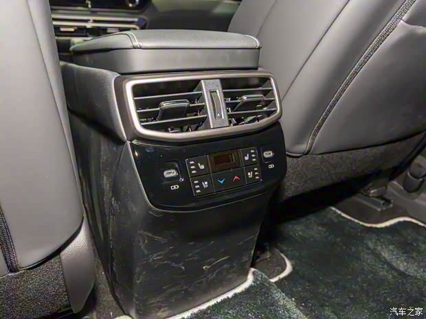 雷克萨斯 雷克萨斯RX 2023款 500h F SPORT Performance 中国台湾版