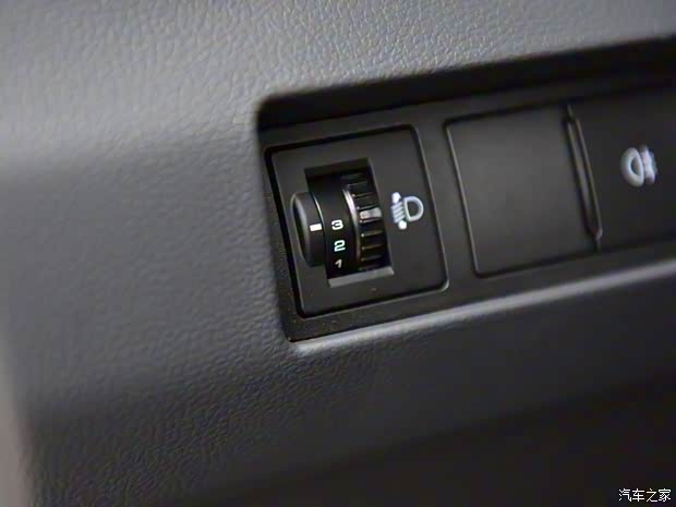 上汽通用五菱 五菱龍卡 2023款 2.0L 舒適型 上汽通用五菱 五菱龍卡 2023款 2.0L 舒適型